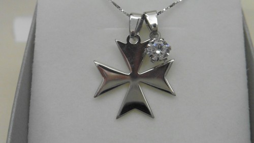 Chaîne En Or Jaune 9 Carats Avec Pendentif Croix De Malte - Longueur 45.7cm - Neuf Avec étiquette