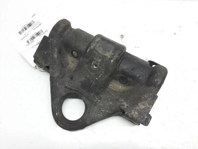 Range Rover HSE L405 Tow Hitch Hinge Bracket Front Frame - Image 4 of 4