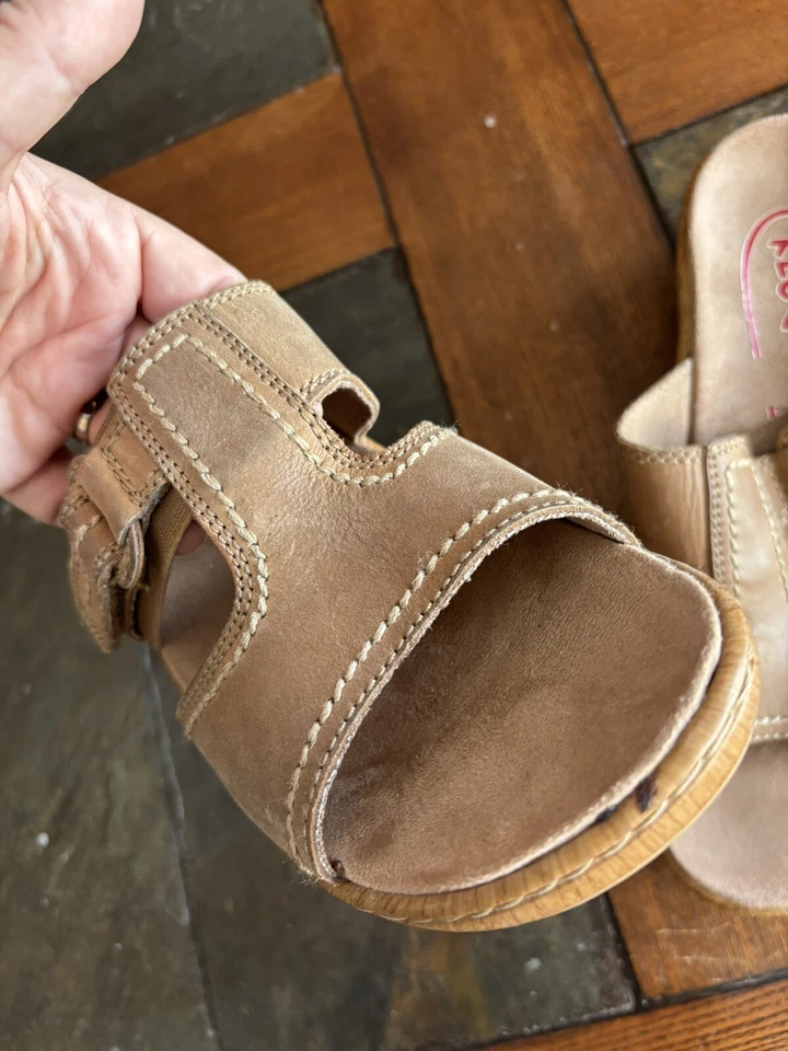 Klogs Women’s 9 Tan Leather Wedge Sandals Slip Resistant Clog - Image 2 of 4