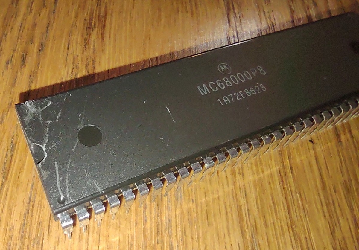 MC68000P8 Motorola 68K 68000 CPU Processor Chip Black 64-pin