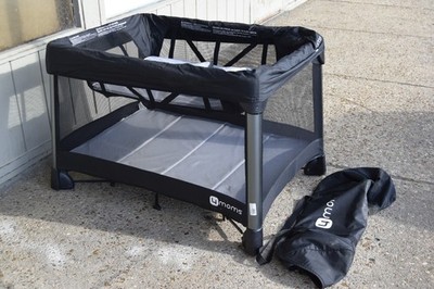 4moms Breeze Plus Portable Play Yard **READ**