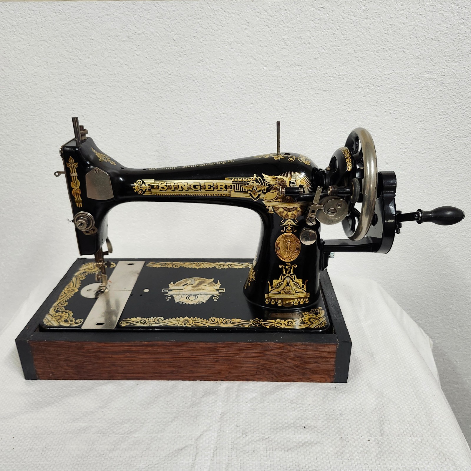 Gorgeous 1924 Singer Hand Crank Sewing Machine 127 Sphinx Fully Tested Sews A+ 