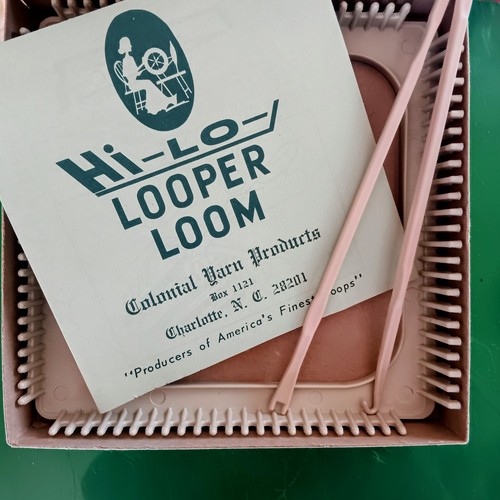 Hi-Lo LOOPER LOOM Webwerkzeug mit 2 Stück Schlaufen & Anleitung von Colonial Yarn - Bild 2 von 4