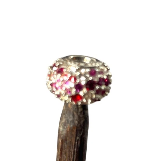 Pulsera Chamilia de plata de ley con dije de cristal rojo, rosa y transparente en caja de regalo Foto 4 de 4