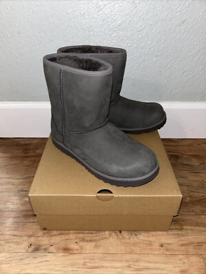 UGG CLASSIC SHORT II WATERPROOF GREY SUEDE BOOTS YOUTH 6 FIT'S WOMEN'S 8 NEW