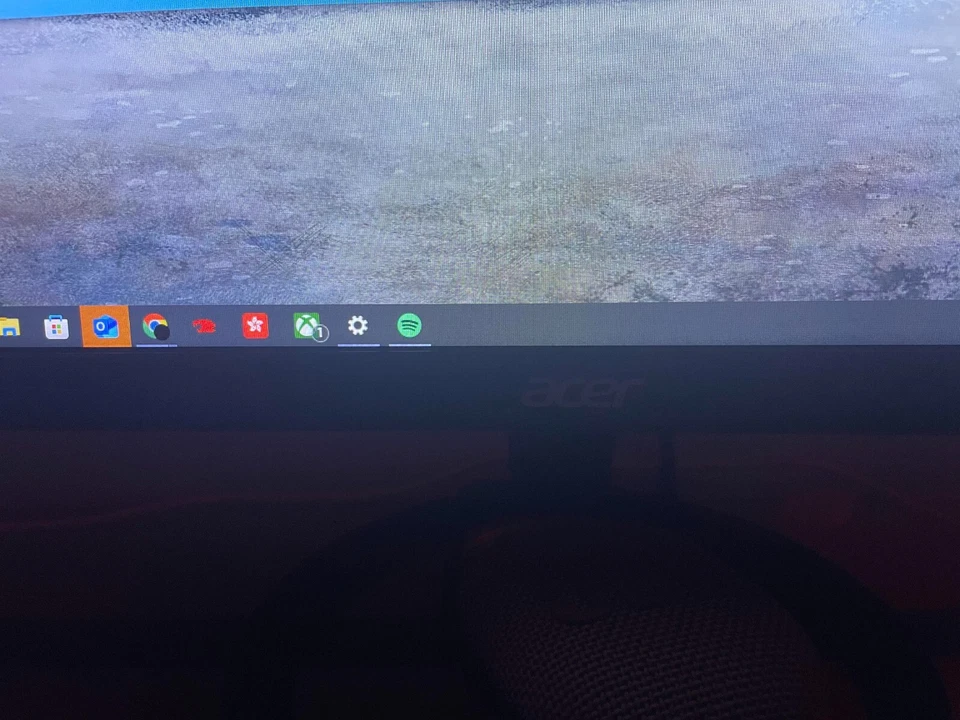 paquete de configuración de juegos, pc gaming amd ryzen, glorioso modelo d, monitor, teclado Foto 3 de 4