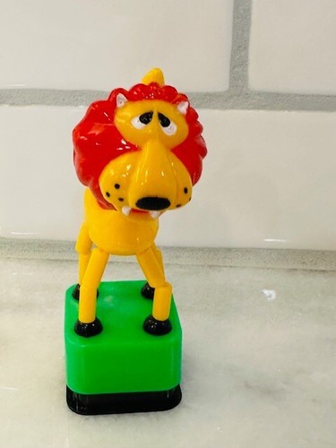 Vintage MODERN TOYS Plastic Push Thumb Puppet LION British Design - Picture 8 of 10