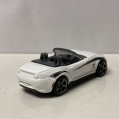 2015 15 Mazda MX-5 Miata ND Collectible 1/64 Scale Diecast Diorama