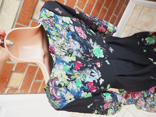 VESTIDO SKATER NEGRO MULTICOLOR FLORAL CHIFÓN MANGA LARGA MUY MIDI 8 S - Imagen 3 de 7