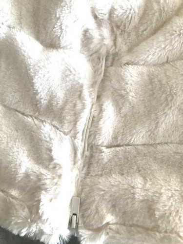 Girl's White Faux Fur Cape ~ BETSEY JOHNSON Fluffy Soft Shrug ~ Size Small - Picture 6 of 8