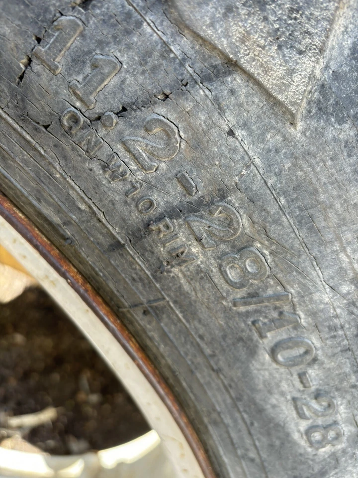 TRACTOR FORD 8 N VINTAGE - 1 RUEDA TRASERA Y NEUMÁTICO 11,2 X 28" - 1951 - LEER TEXTO Foto 4 de 4
