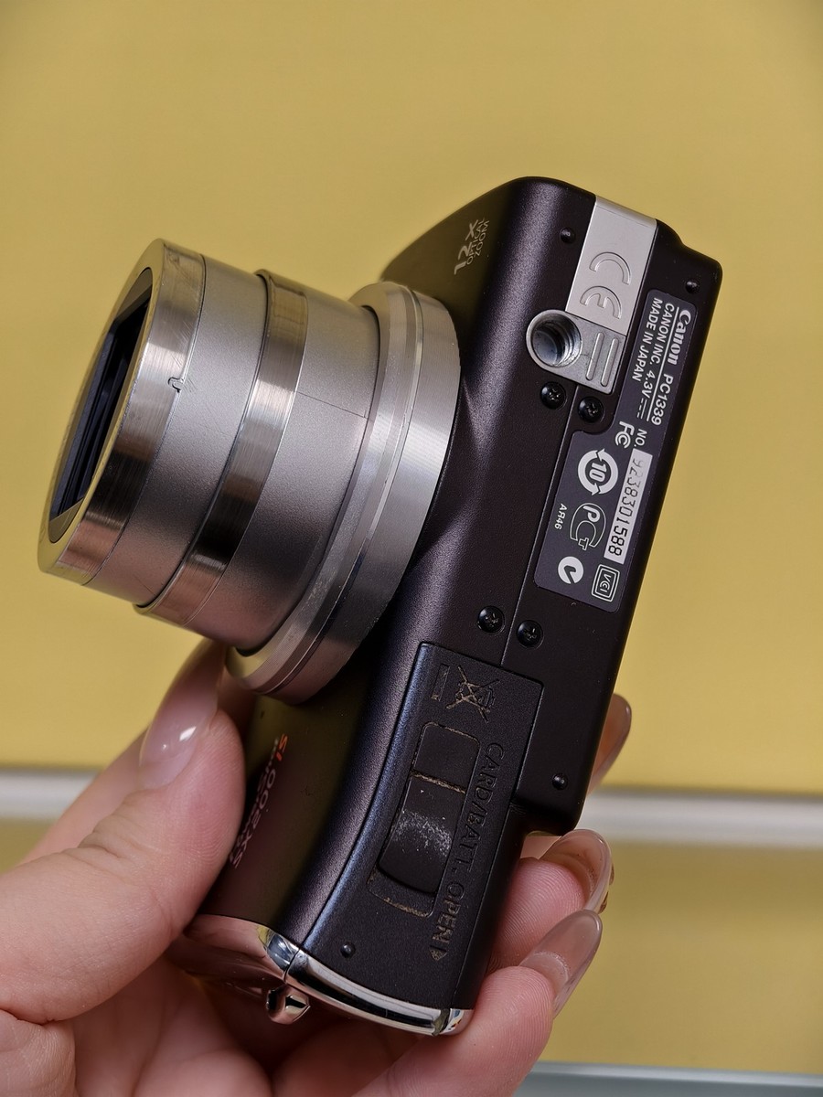Canon PowerShot SX200 IS 12.1MP Compact 12x Optical Zoom Digital