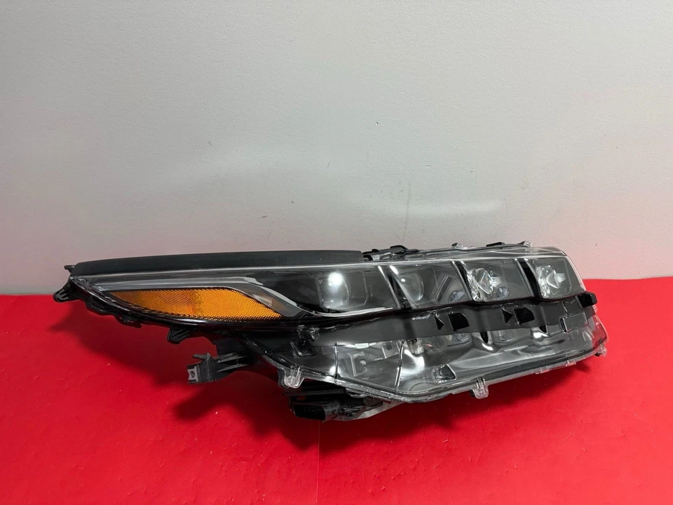 Faro LED pasajero derecho TYC Toyota Prius Prime modelos 2017-2021 Foto 3 de 4
