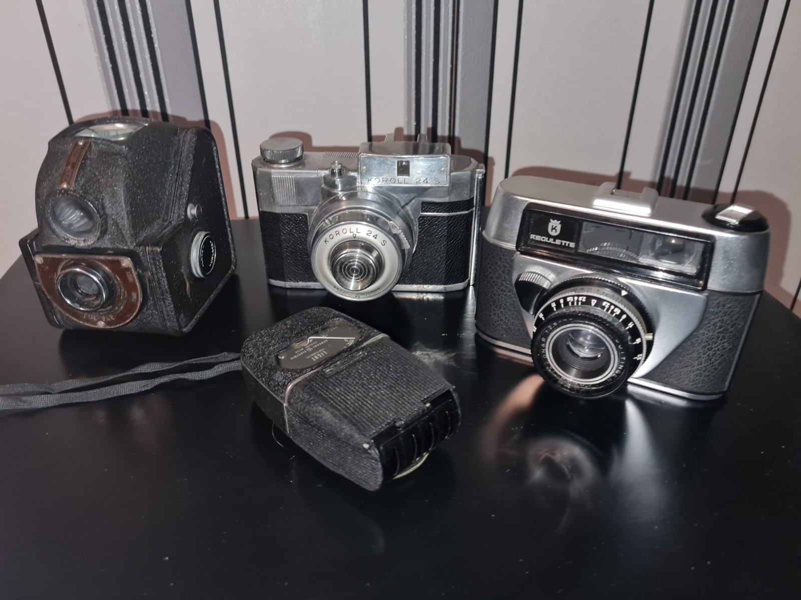 3 Vintage Cameras And 1 Light Meter UNTESTED