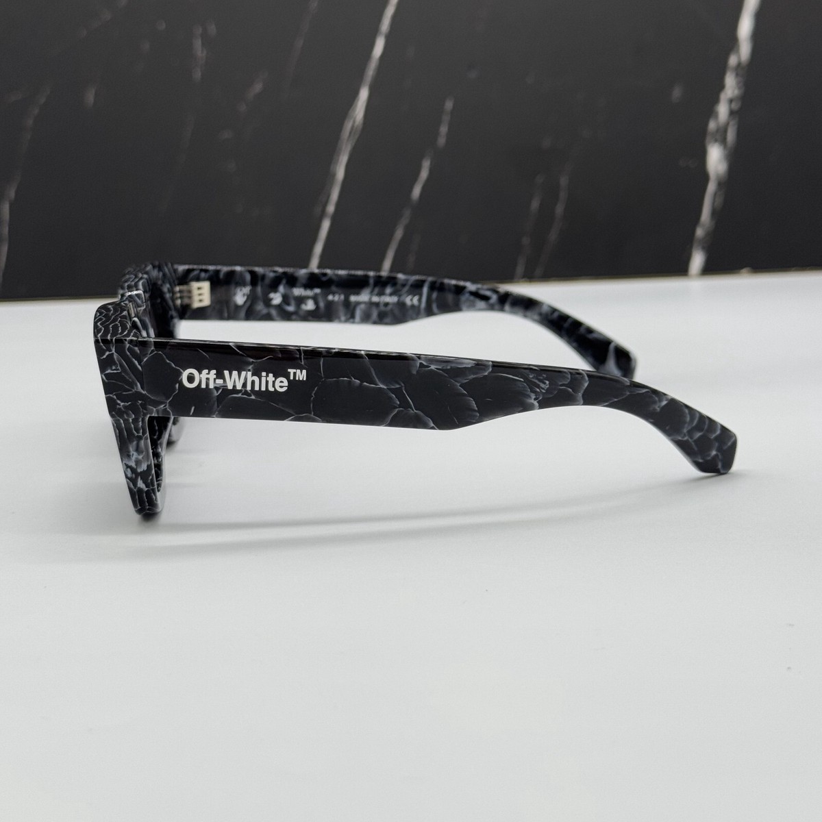 NEW OFF-WHITE UNISEX SUNGLASSES, OFF-WHITE ZURICH BLACK MARBLE EYEWEAR OFF-WHITE Buy OFF WHITE Zurich Unisex Square Sunglasses Online  main image 2