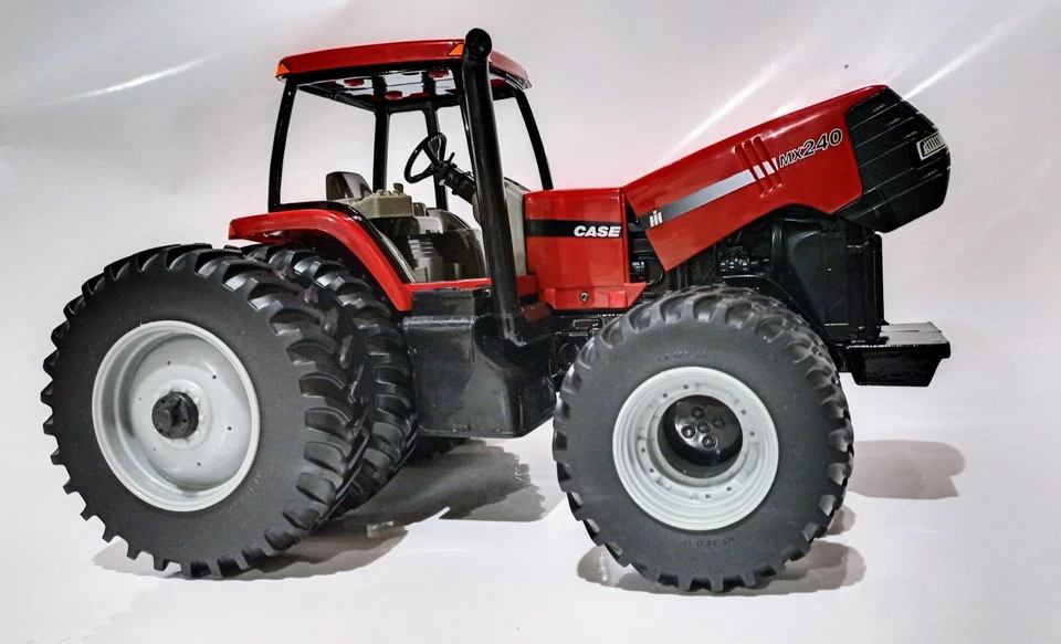 Case IH Magnum MX240 Scala 1:16 - Immagine 3 di 4