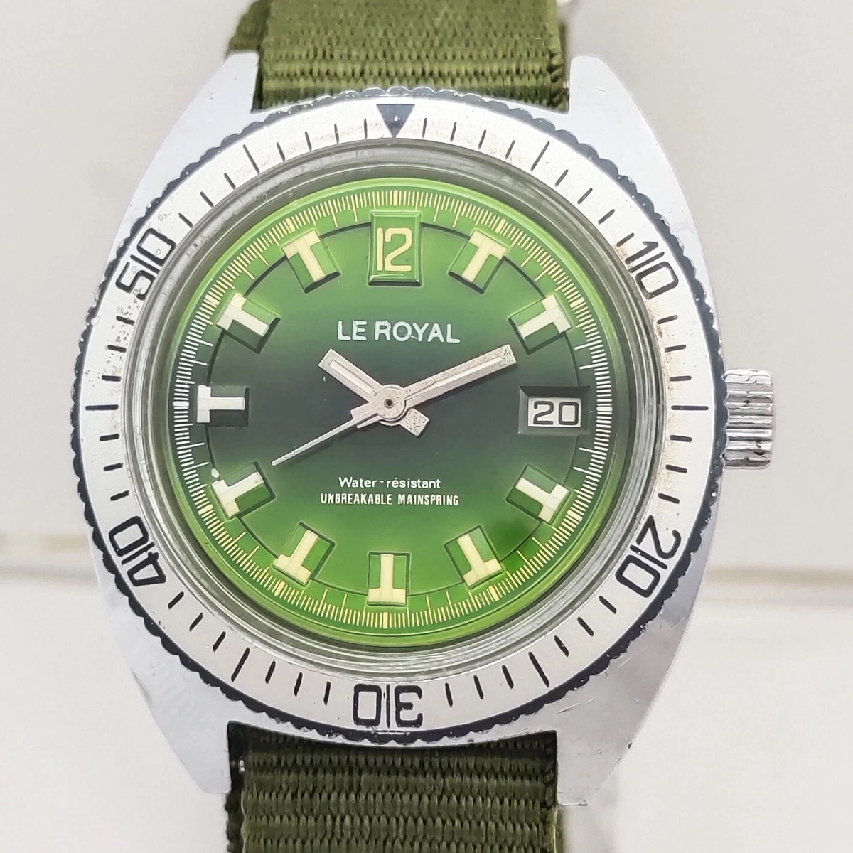 Unbreakable clearance wrist watch