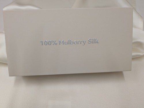 100% Silk Pillowcase, eye mask and FREE hair scrunchie – Beautiful Box Set - Picture 25 of 30