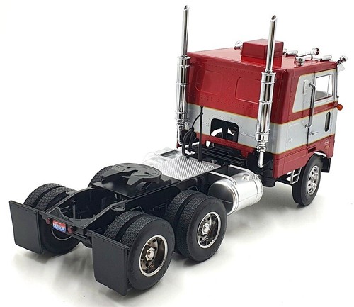 KK Scale Road Kings 1/18 Scale RK180151 - Peterbilt 352 Pacemaker Red/Silver - Picture 2 of 5