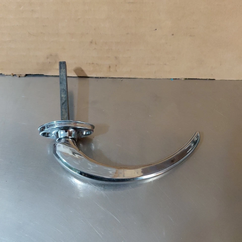 Внешняя дверная ручка 1937 Studebaker Dictator & President новая из старых запасов 265370 - Изображение 2 из 4