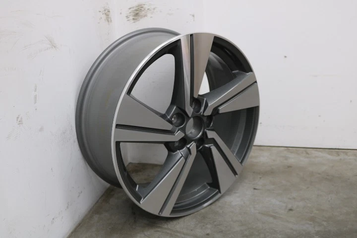 NEU! ORIGINAL! 1 einzelne 18 Zoll S-Line Felge Audi Q2! 81A601025G - Bild 2 von 4