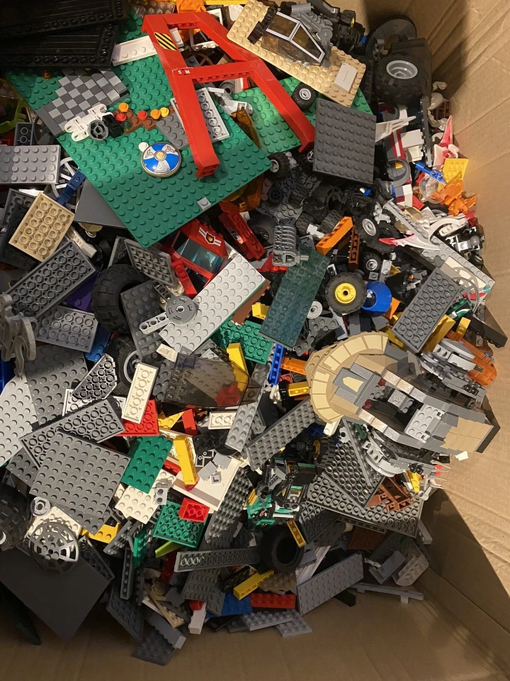 Lego joblot 1 kg including THREE Minifigs & Bricks parts STARTER PACK Bundle