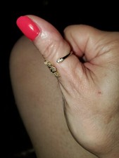 Size 7. NWT. THUMB RING. SIZING STARTS AT A 7.