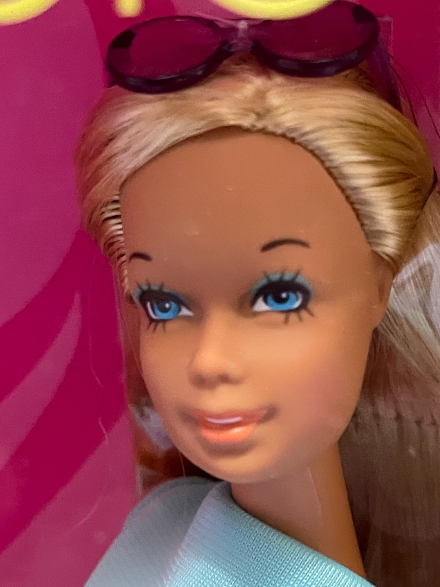 MALIBU BARBIE 2001 REPRODUCTION COLLECTOR EDITION