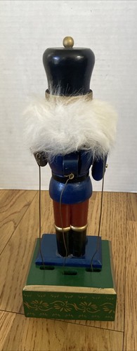 Nutcracker Wind-up Musical Marching Drummer - Picture 3 of 6