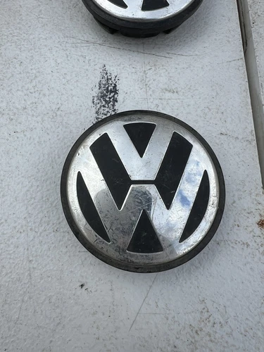 used single center cap VOLKSWAGEN JETTA GOLF TOUREG PASSAT ROUTAN # 3B7 601 171