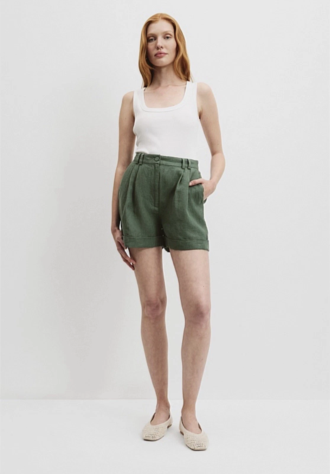Country Road Woman Organically Grown Linen Tuck Short in Pine- Size 16