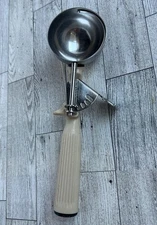 Vollrath Ice Cream Scoop No. 10 3 1/4 oz.