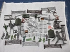 MARX BATTLE GROUND PLAY SET WEAPONS & FENCES & MUCH MORE