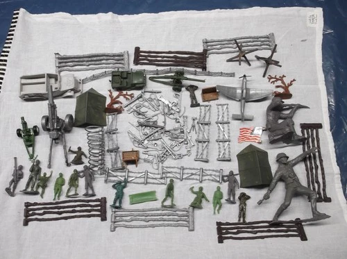 MARX BATTLE GROUND PLAY SET WEAPONS & FENCES & MUCH MORE