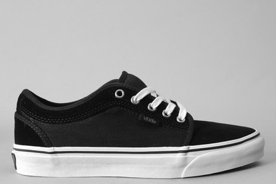 vans chukka low all black