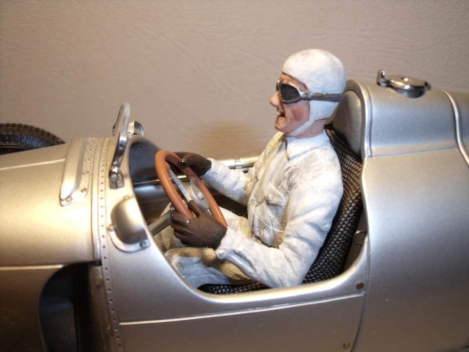 CMC 1/18  AUTO UNION  C  DRIVER  BERND  ROSEMEYER  PAINTED  FIGURE  BY  VROOM   - Image 2 of 4