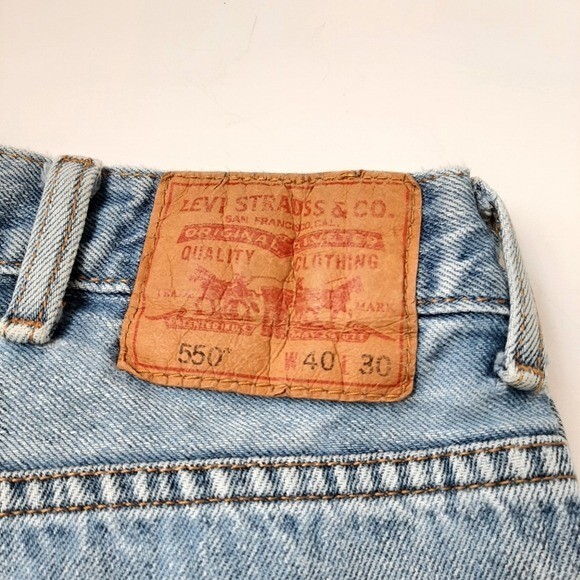Levi's 550s 40x30 Relaxed Fit 100% Cotton Light Wash Denim Levi's 550s 40x30 Relaxed Fit 100% Cotton Light Wash Denim