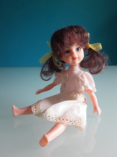 Bambola vintage, anni 60, made in Hong Kong, altezza 20 cm, plastica. - Foto 8 di 12