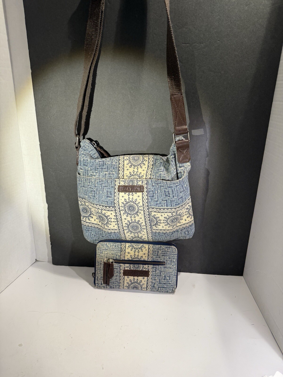 bella taylor quilted Crossbody and matching wallet Blue 11 X 10 Strap 45in￼