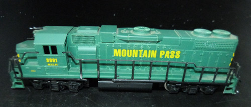 HO Life Like GP38 Mountain Pass Company ferrocarril diésel #3881 | Condition: Used