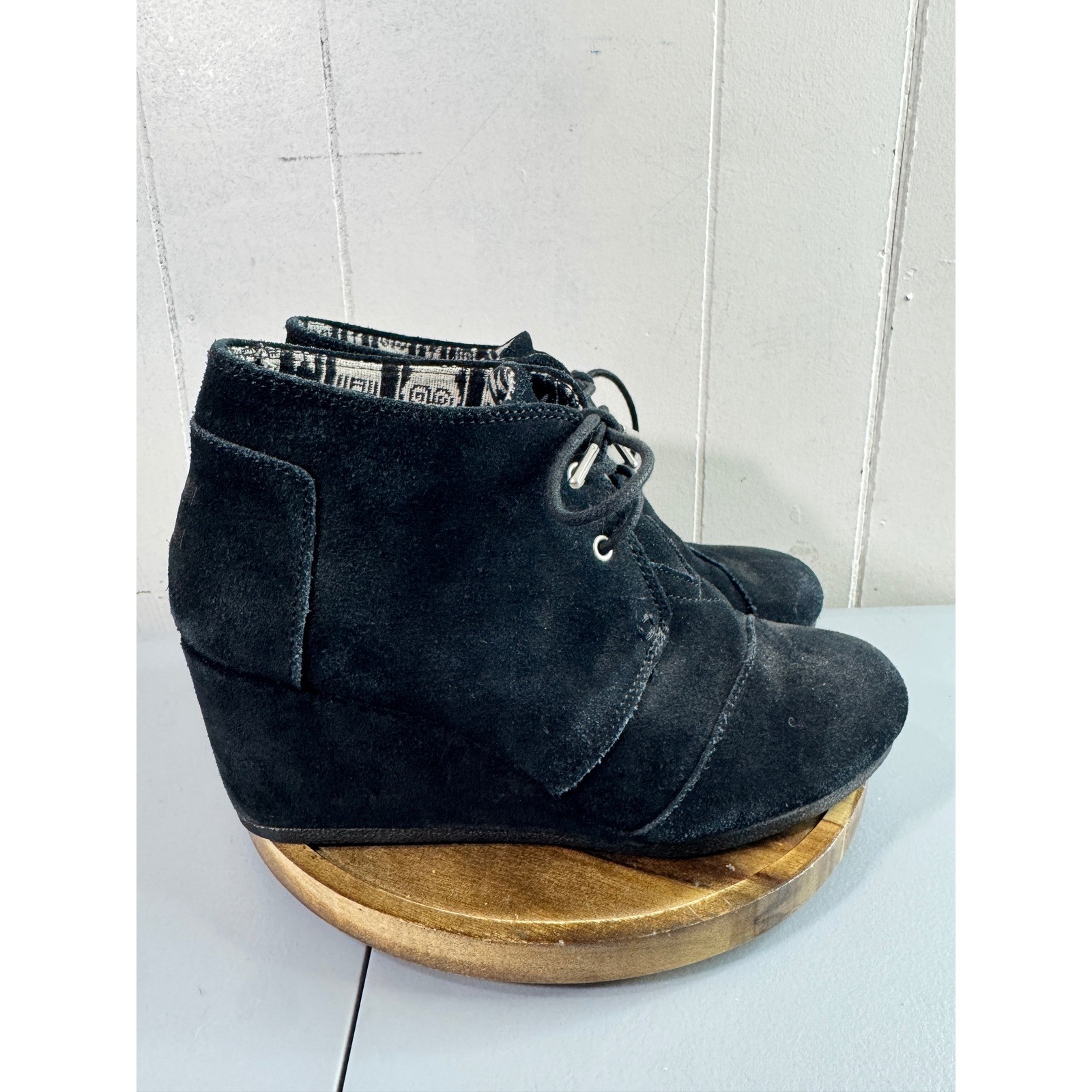 TOMS Desert Wedge Booties Womens 8.5 Black Good Suede Lace Up Chukka Ankle Boots