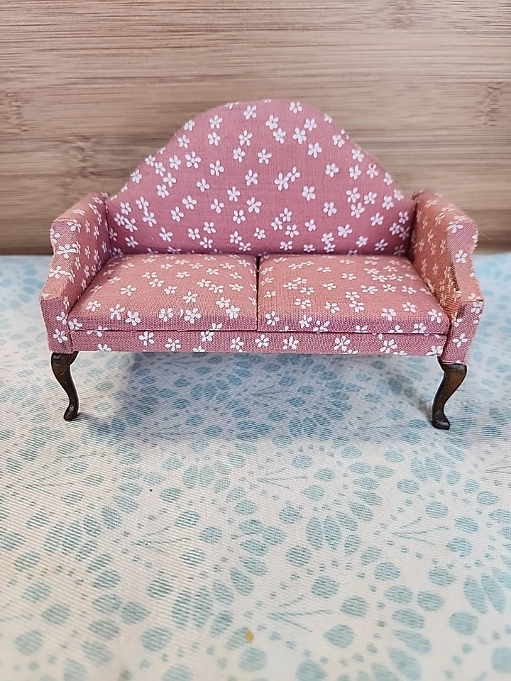 Vintage Town Square Miniatures Living Room Set Miniature Sofa/Loveseat & Table. - Image 2 of 4