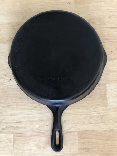 New ListingVINTAGE UNMARKED WAGNER WARE #8  10 1/2 Inch Skillet Cast Iron Frying Pan