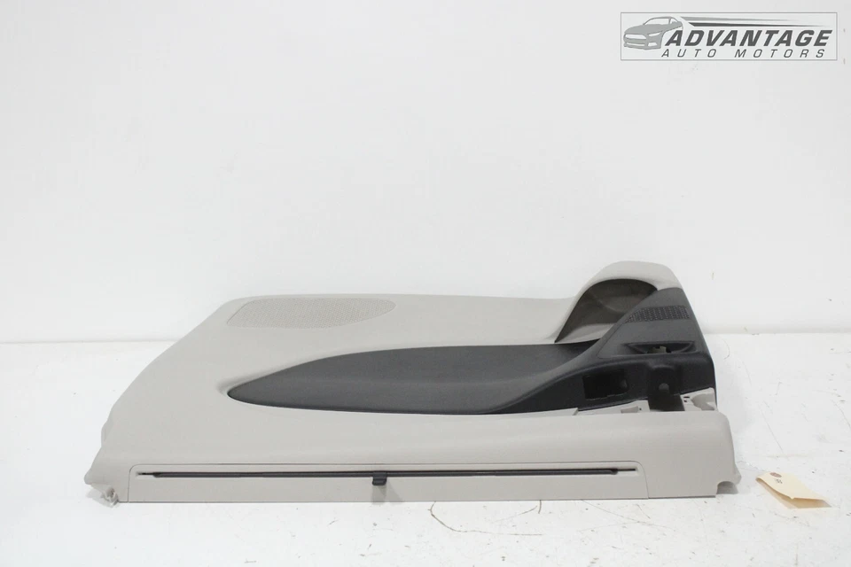 Chrysler Pacifica 2017-2018 panel de cubierta de moldura de puerta trasera derecha OEM Foto 3 de 4