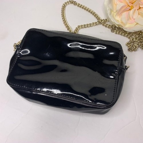 Victoria's Secret Glossy Black Cross Body Bag with Gold Chain Strap EUC - Picture 4 of 6