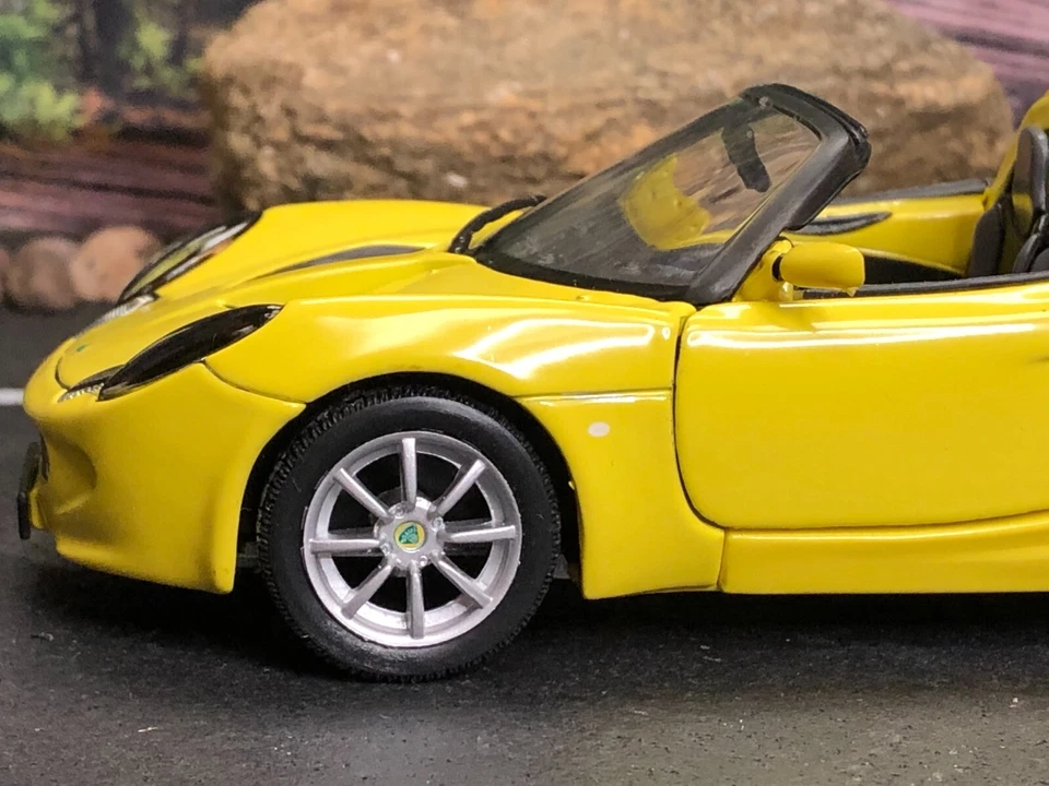 Imperfect 1:24 Diecast Car Welly YELLOW 2003 LOTUS ELISE 111s #2447 No Box - Image 4 of 4
