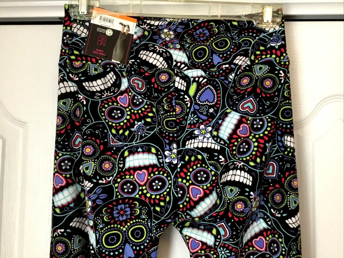 NO BOUNDARIES HIGH RISE BLACK SUGAR SKULLS PRINT CAPRI LEGGING Sz. Jr.  M View 4