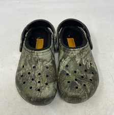 Crocs Kids Classic Lined Clog - Realtree APX Camo, J1 (1 Little Kid)