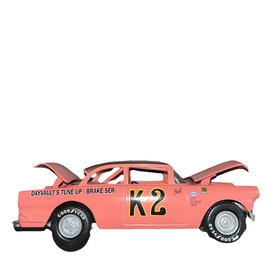 Ford K-2 1996 Dale Earnhardt escala 1/24 rosa 1956 novato die cast coche acción Foto 4 de 4