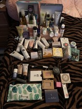 lot de 30 produits bio France (crèmes, Soins,accessoires, Maquillage)valeur 400€